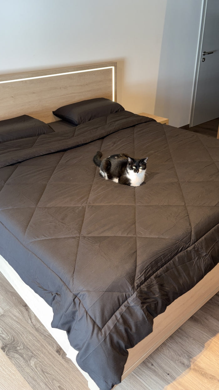 Customer photo of the comforter on a bed (review from Belgium, photo 1)